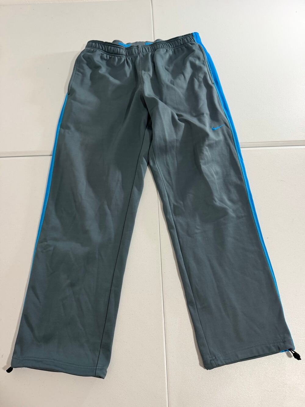 Nike Therma-FIT Sweatpants Mens XL Gray Blue Stripe Fleece Lined Open Hem Toggle